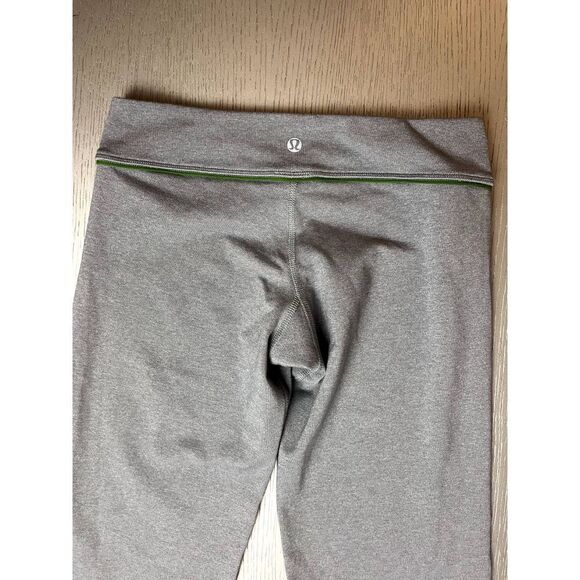 Lululemon Women's Size 6 Flare Leg Gray Yoga Pants Stretch Gym Athletic - Picture 5 of 5